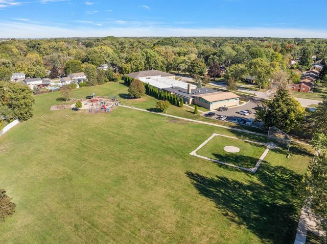 1050 Roslyn Road, Mount Clemens, MI 48043