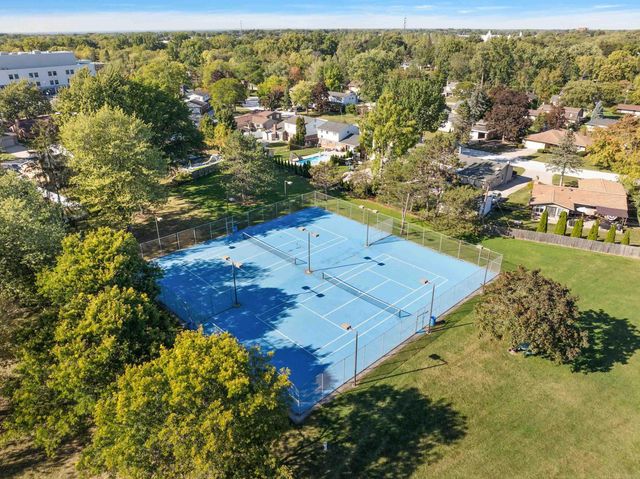 1050 Roslyn Road, Mount Clemens, MI 48043