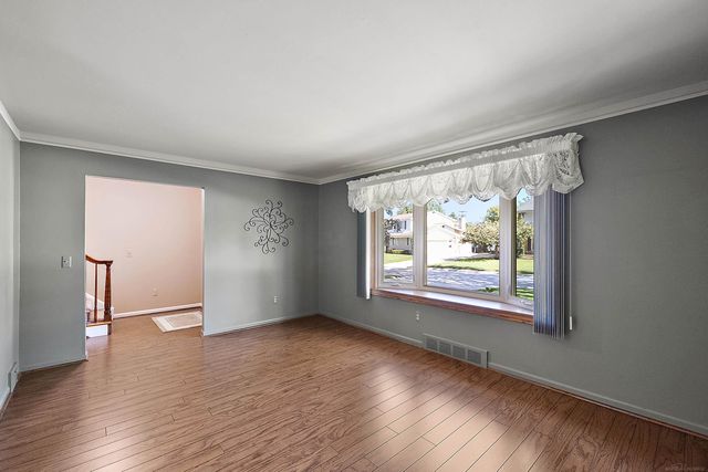 1050 Roslyn Road, Mount Clemens, MI 48043