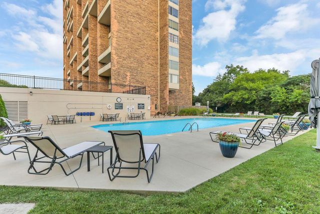 1000 Urlin Avenue, 511, Grandview Heights, OH 43212