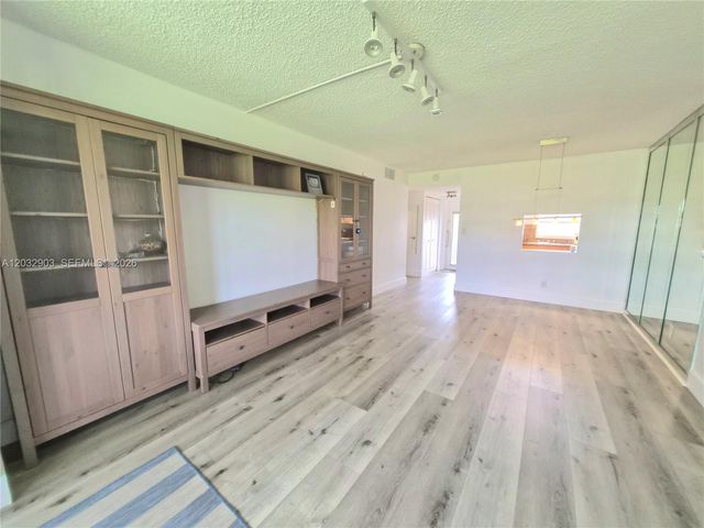 9041 Sunrise Lakes Blvd 106, Sunrise, FL 33322