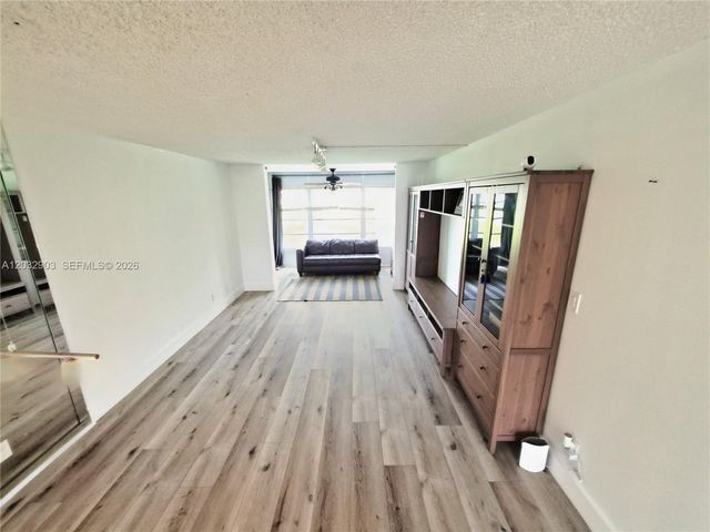 9041 Sunrise Lakes Blvd 106, Sunrise, FL 33322