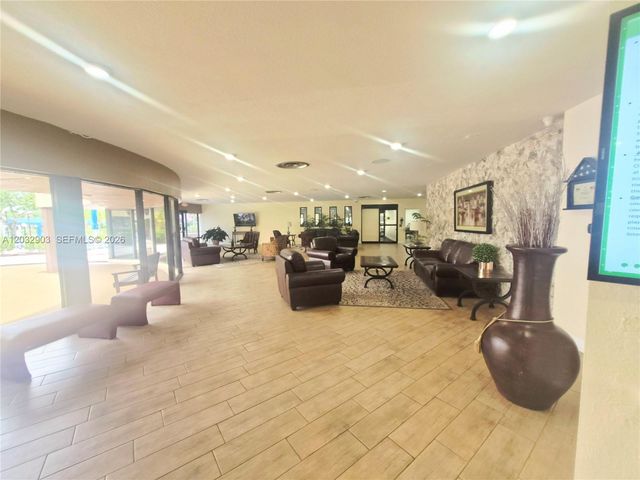 9041 Sunrise Lakes Blvd 106, Sunrise, FL 33322