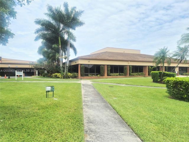 9041 Sunrise Lakes Blvd 106, Sunrise, FL 33322