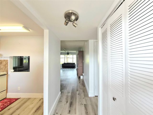 9041 Sunrise Lakes Blvd 106, Sunrise, FL 33322