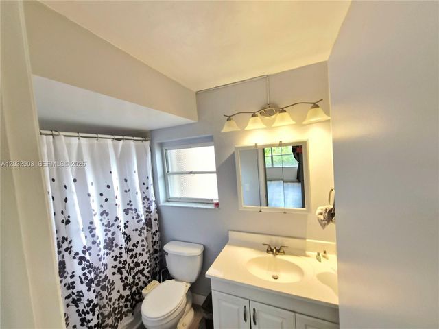 9041 Sunrise Lakes Blvd 106, Sunrise, FL 33322