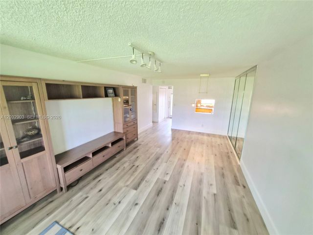 9041 Sunrise Lakes Blvd 106, Sunrise, FL 33322