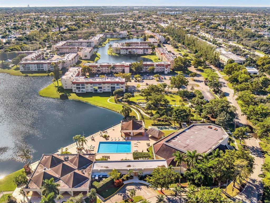 9041 Sunrise Lakes Blvd 106, Sunrise, FL 33322