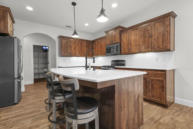 19055 Del Mar Drive, Cottonwood, CA 96022