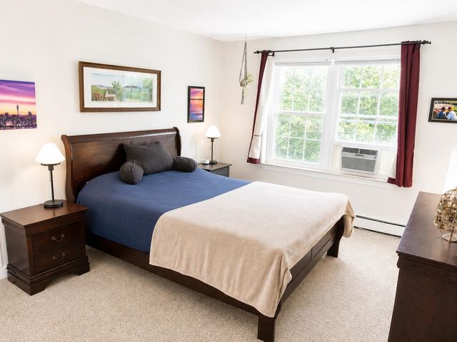 602 North Ave Apt 6, Burlington, VT 05408
