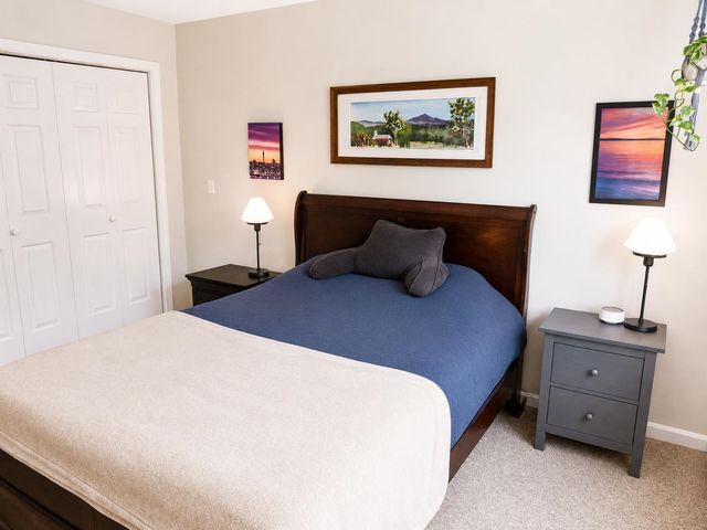 602 North Ave Apt 6, Burlington, VT 05408