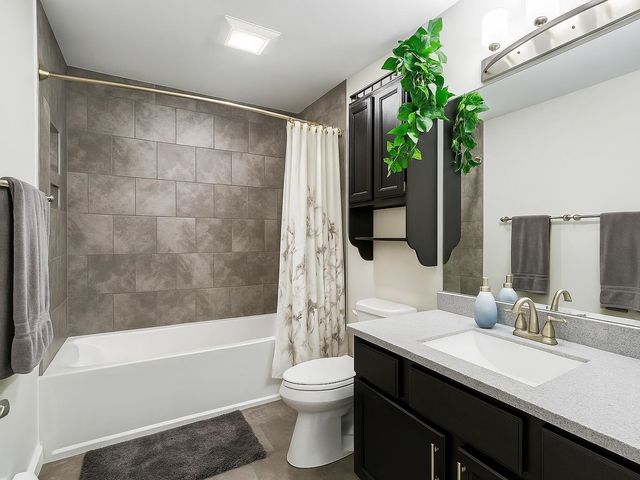 602 North Ave Apt 6, Burlington, VT 05408
