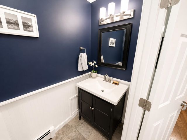 602 North Ave Apt 6, Burlington, VT 05408