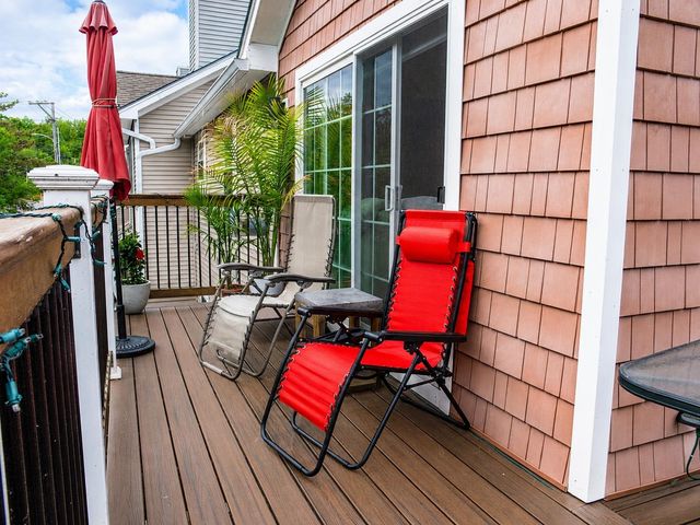 602 North Ave Apt 6, Burlington, VT 05408