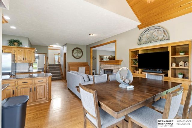 18124 Tammy Trail, Omaha, NE 68135