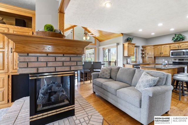 18124 Tammy Trail, Omaha, NE 68135