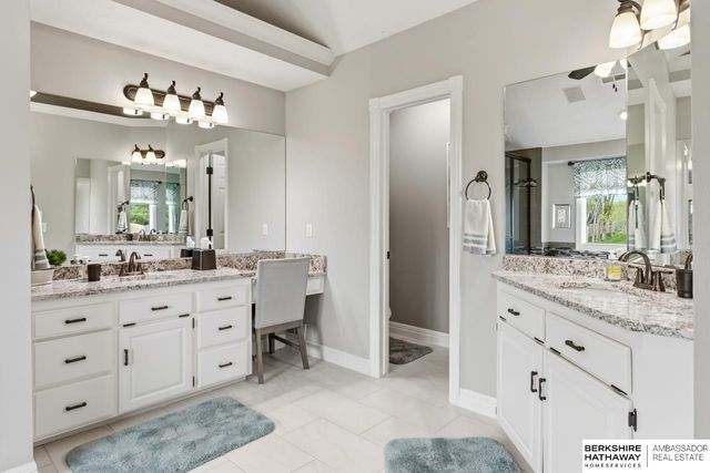 18124 Tammy Trail, Omaha, NE 68135