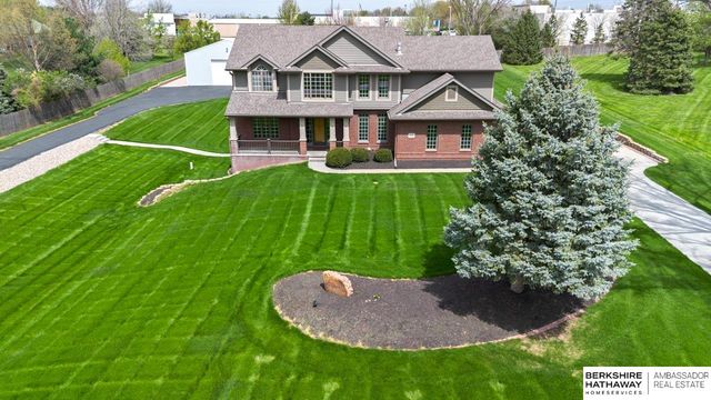 18124 Tammy Trail, Omaha, NE 68135