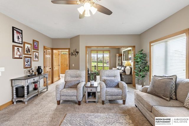 18124 Tammy Trail, Omaha, NE 68135