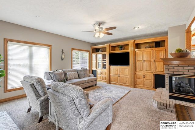 18124 Tammy Trail, Omaha, NE 68135