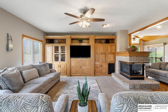 18124 Tammy Trail, Omaha, NE 68135