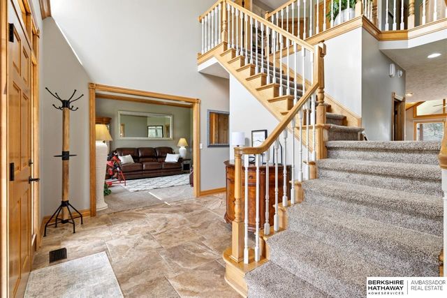 18124 Tammy Trail, Omaha, NE 68135