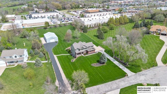 18124 Tammy Trail, Omaha, NE 68135
