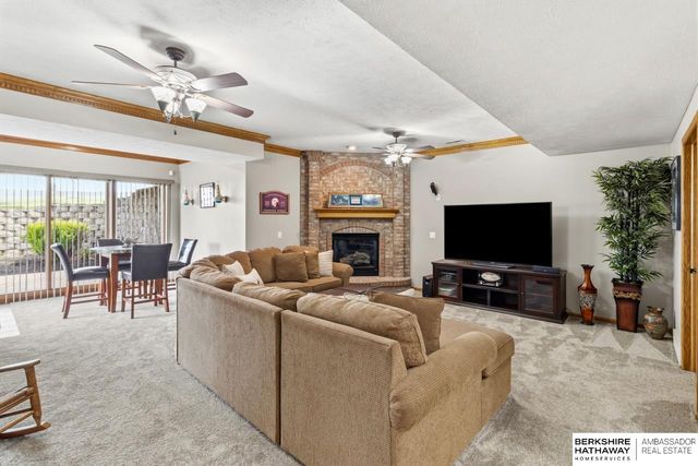 18124 Tammy Trail, Omaha, NE 68135