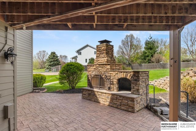 18124 Tammy Trail, Omaha, NE 68135