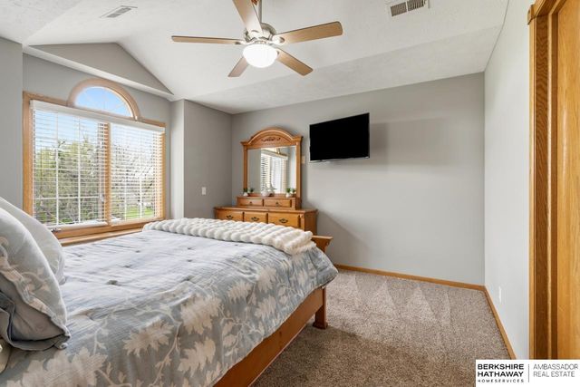 18124 Tammy Trail, Omaha, NE 68135
