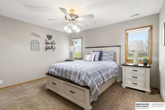 18124 Tammy Trail, Omaha, NE 68135