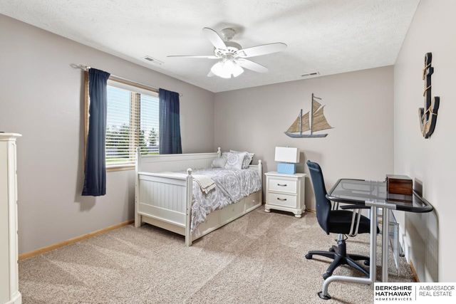 18124 Tammy Trail, Omaha, NE 68135