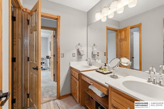 18124 Tammy Trail, Omaha, NE 68135
