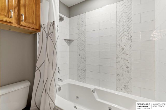 18124 Tammy Trail, Omaha, NE 68135