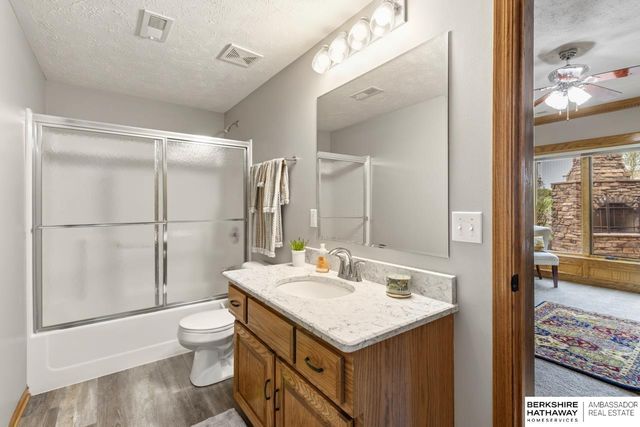 18124 Tammy Trail, Omaha, NE 68135