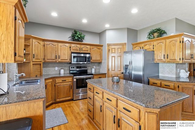 18124 Tammy Trail, Omaha, NE 68135