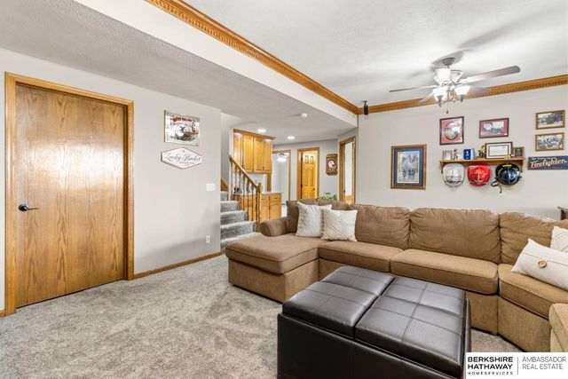 18124 Tammy Trail, Omaha, NE 68135