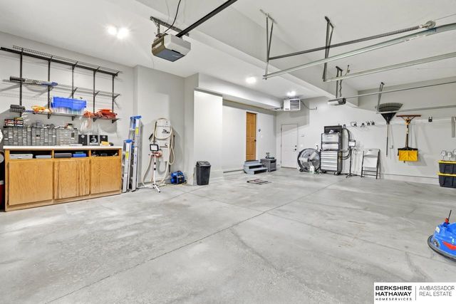18124 Tammy Trail, Omaha, NE 68135