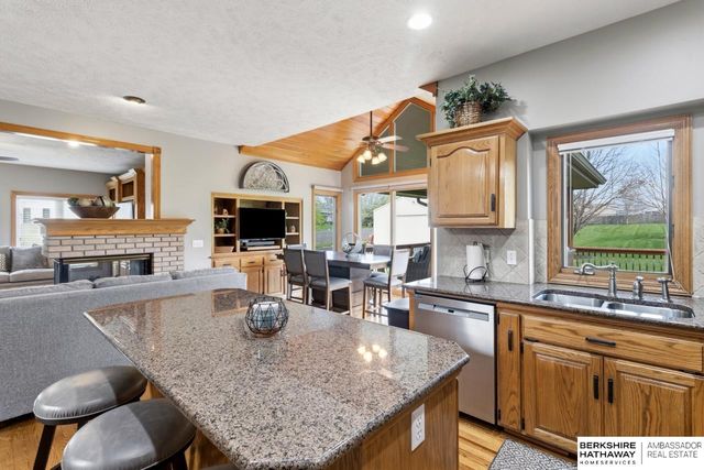 18124 Tammy Trail, Omaha, NE 68135