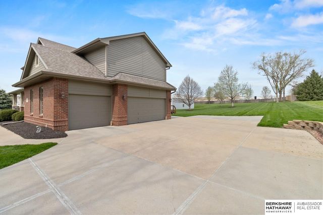 18124 Tammy Trail, Omaha, NE 68135