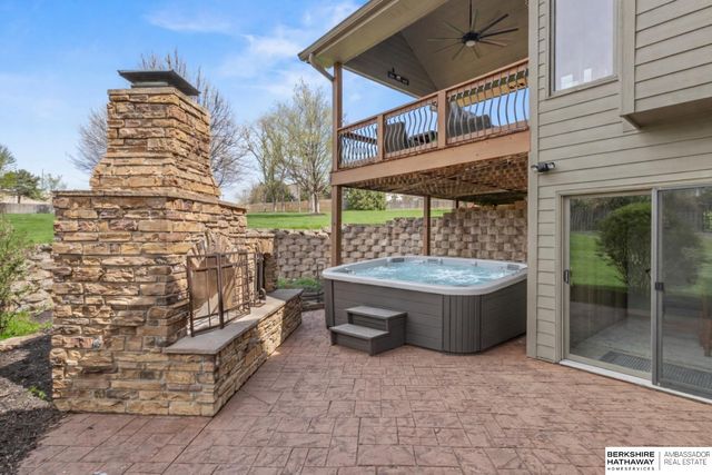 18124 Tammy Trail, Omaha, NE 68135