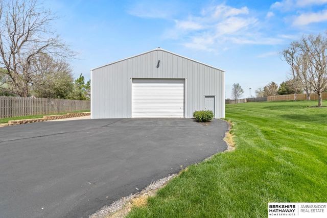 18124 Tammy Trail, Omaha, NE 68135