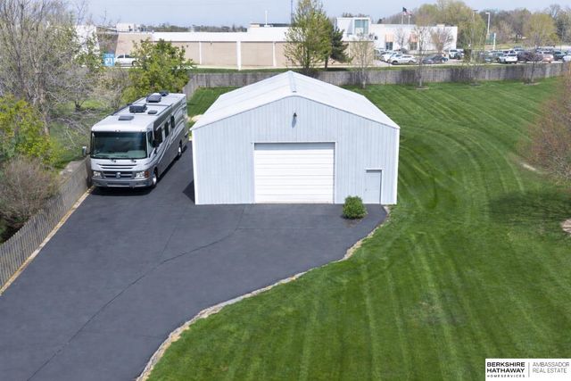 18124 Tammy Trail, Omaha, NE 68135