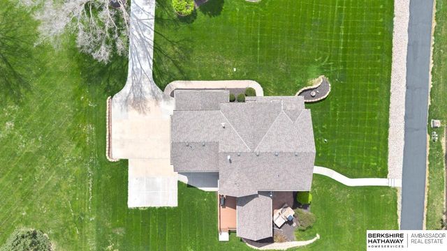 18124 Tammy Trail, Omaha, NE 68135