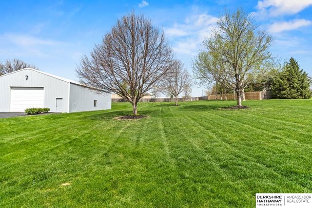 18124 Tammy Trail, Omaha, NE 68135