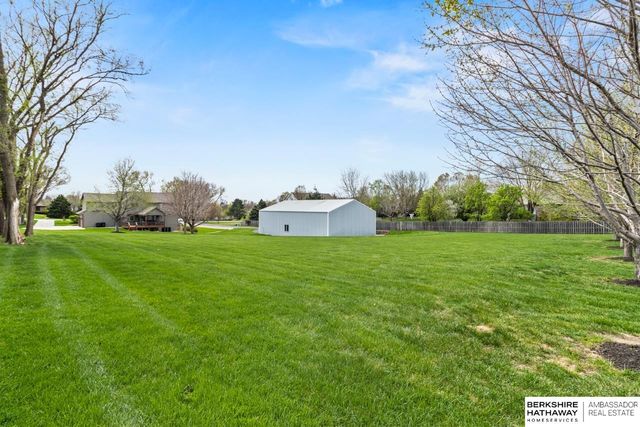 18124 Tammy Trail, Omaha, NE 68135