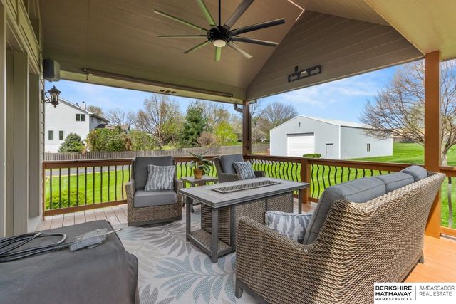 18124 Tammy Trail, Omaha, NE 68135
