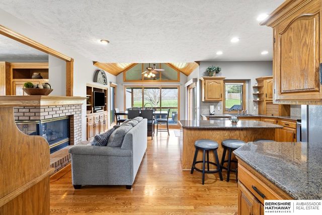 18124 Tammy Trail, Omaha, NE 68135