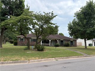 2915 Parkwood Drive, Rogers, AR 72756