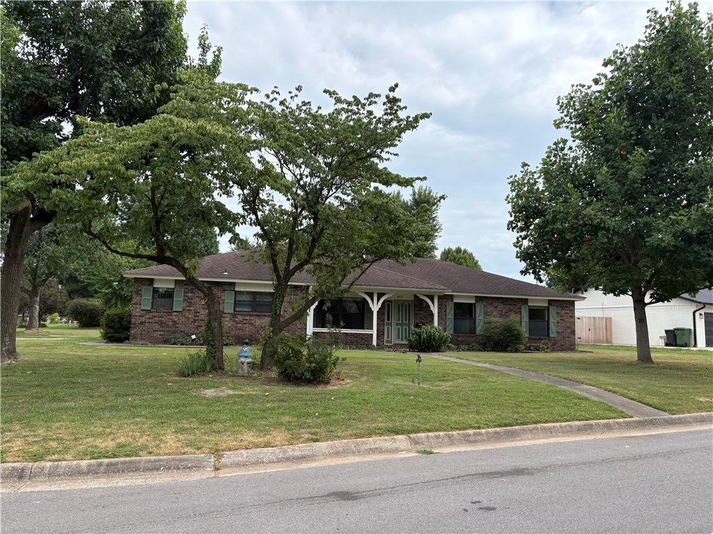 2915 Parkwood Drive, Rogers, AR 72756